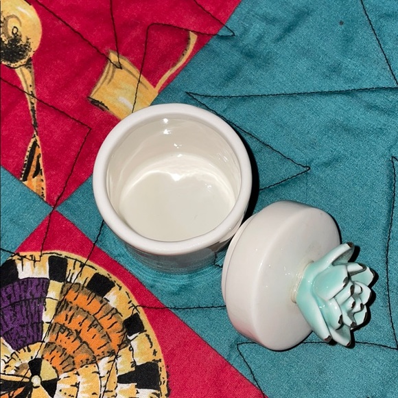 Decor - Picture 2 of 3